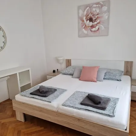 Denis * トロギール